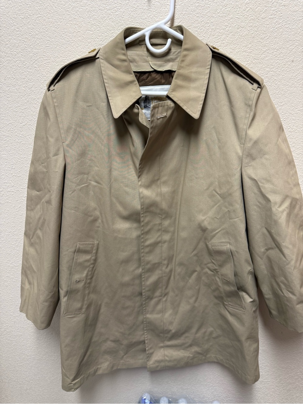 London Fog men's tan trench coat with a hidden button-front closure Size 40 Reg.